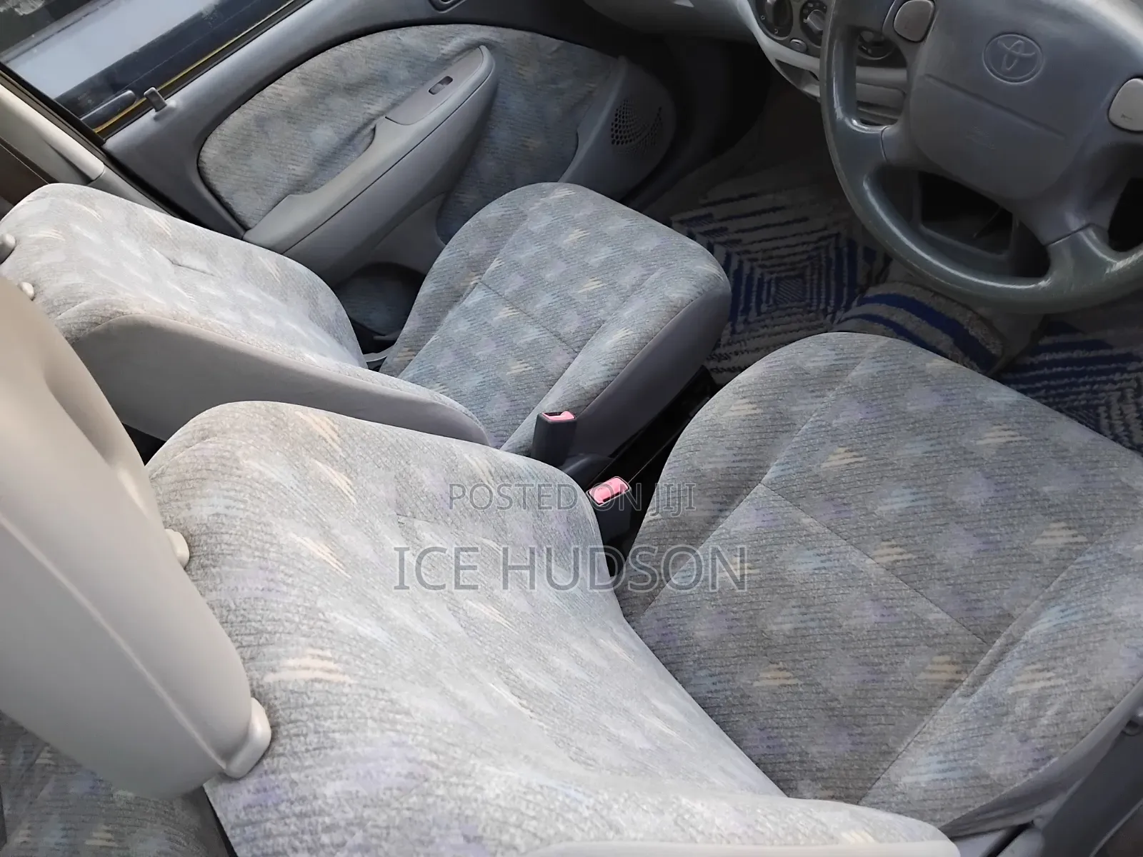 Toyota Raum 2003
