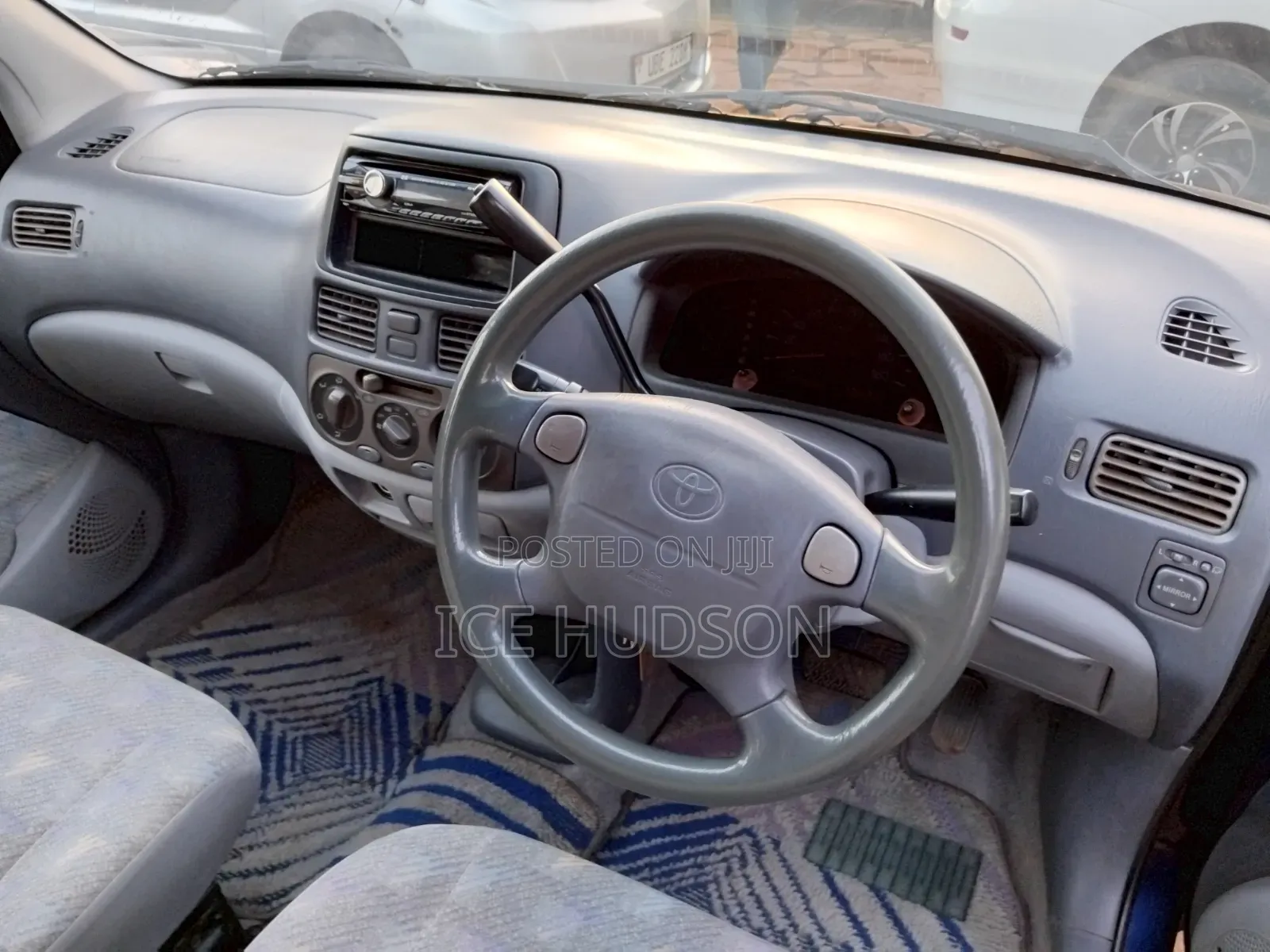 Toyota Raum 2003