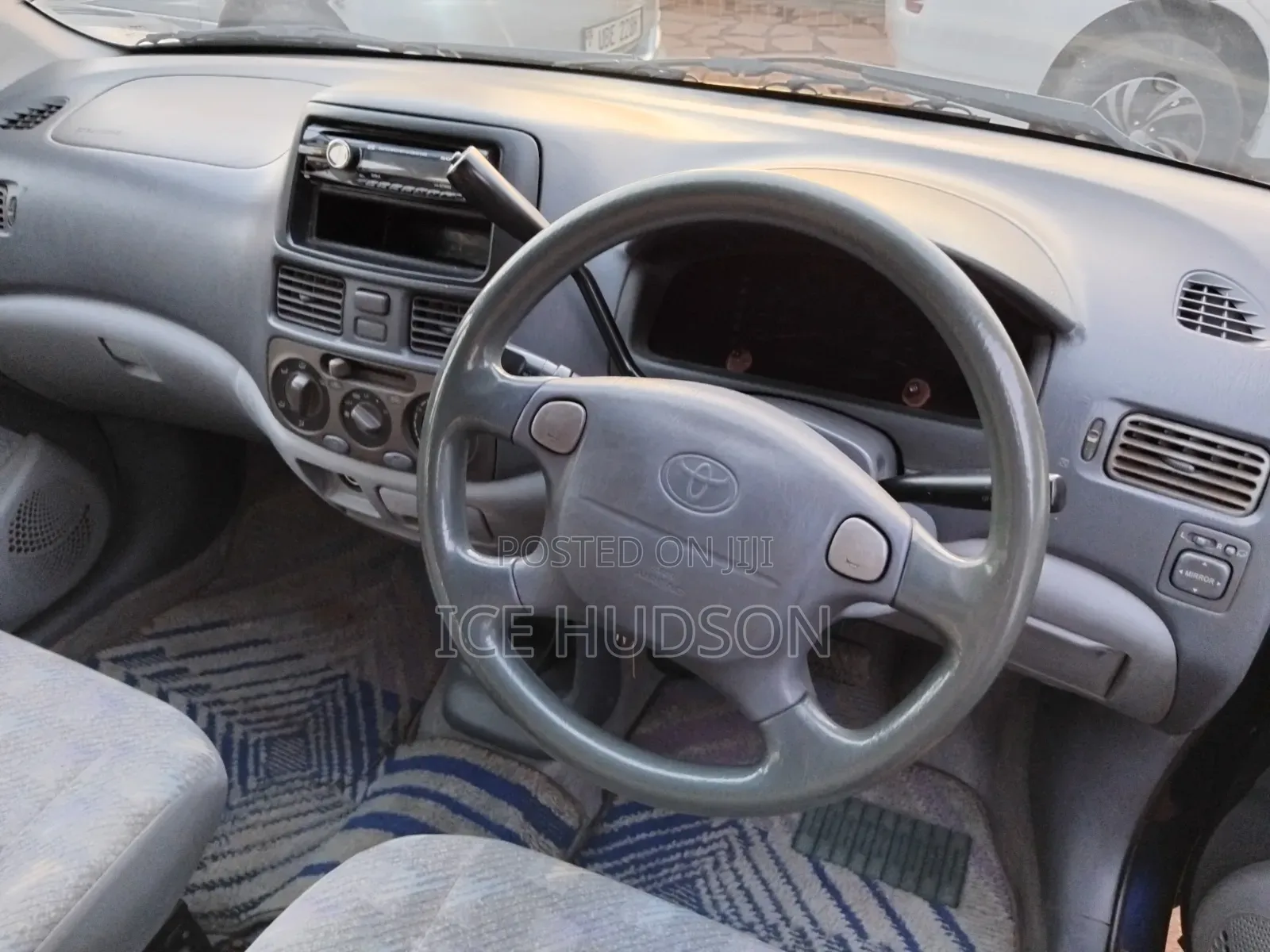Toyota Raum 2003
