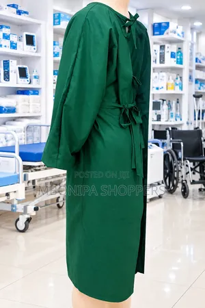 Professional Surgical Gown – Comfortable Medical Protective Wear