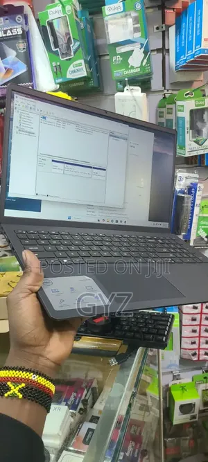 Laptop Dell Inspiron 15 3520 8GB Intel Core i3 HDD 500GB