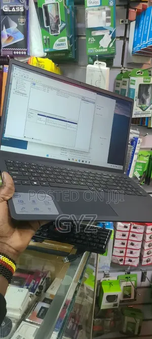 Laptop Dell Inspiron 15 3520 8GB Intel Core i3 HDD 500GB