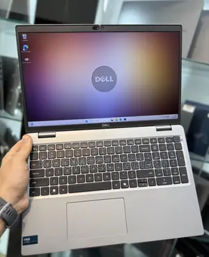 New Laptop Dell Precision 3590 16GB Intel Core Ultra 7 SSD 512GB