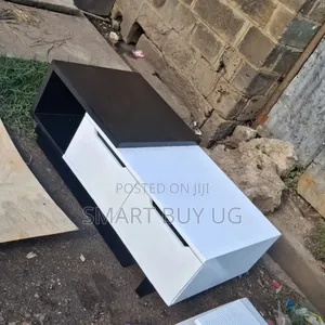 Modern Center Table / Centre Table Suitable for Living Rooms