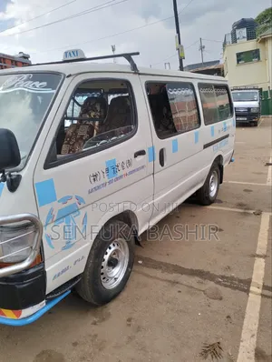 Toyota HiAce 2002 White