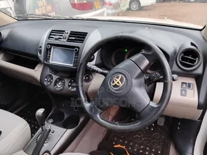 Toyota Vanguard 2008 White