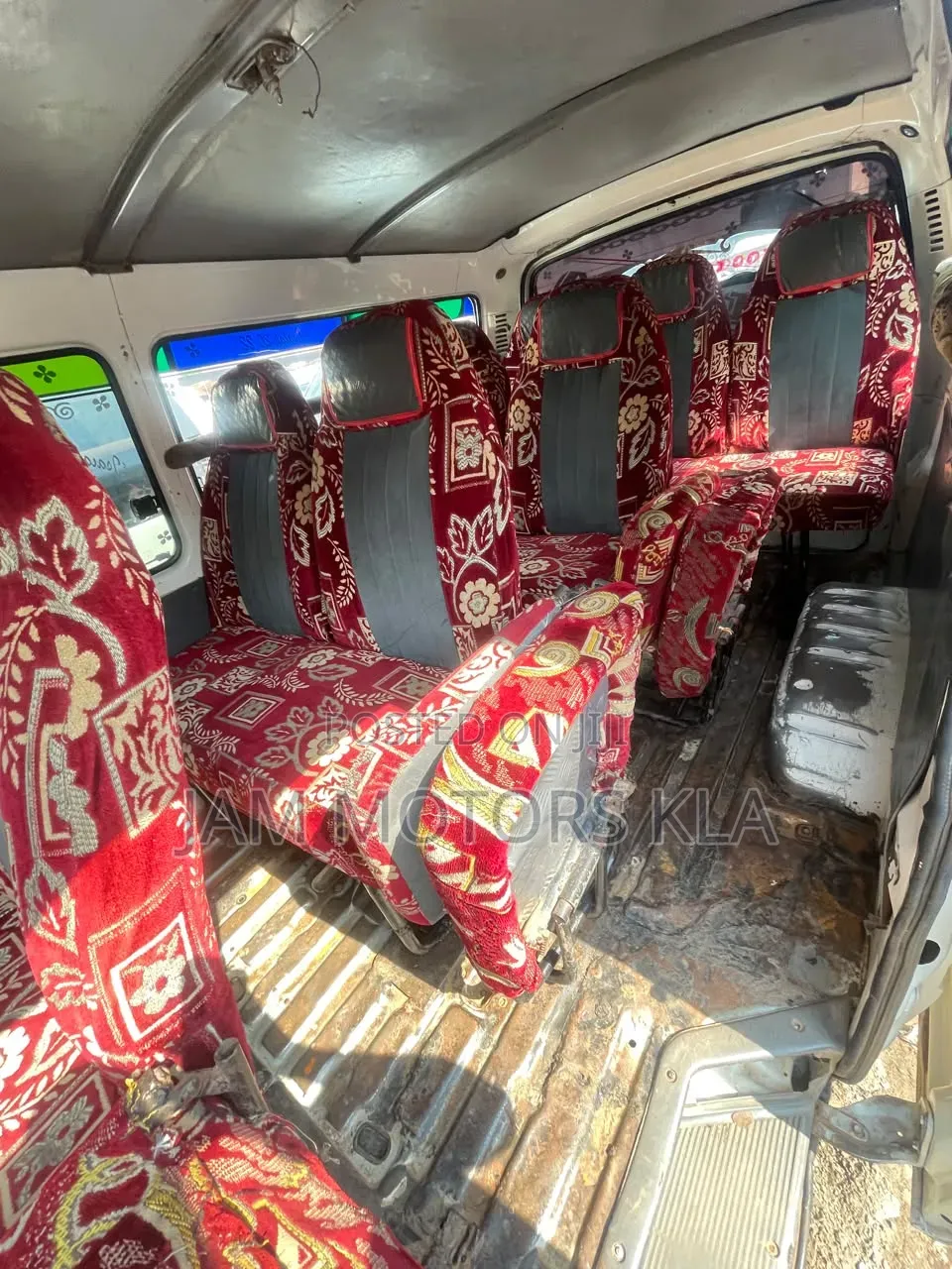 Toyota HiAce 1999 White