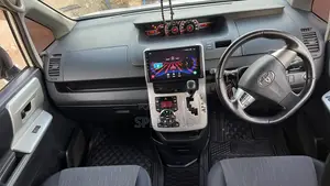 Toyota Noah 2010 White