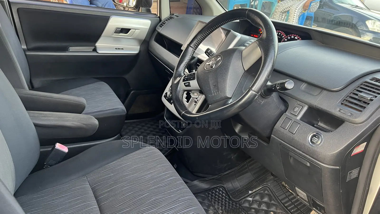 Toyota Noah 2010 White