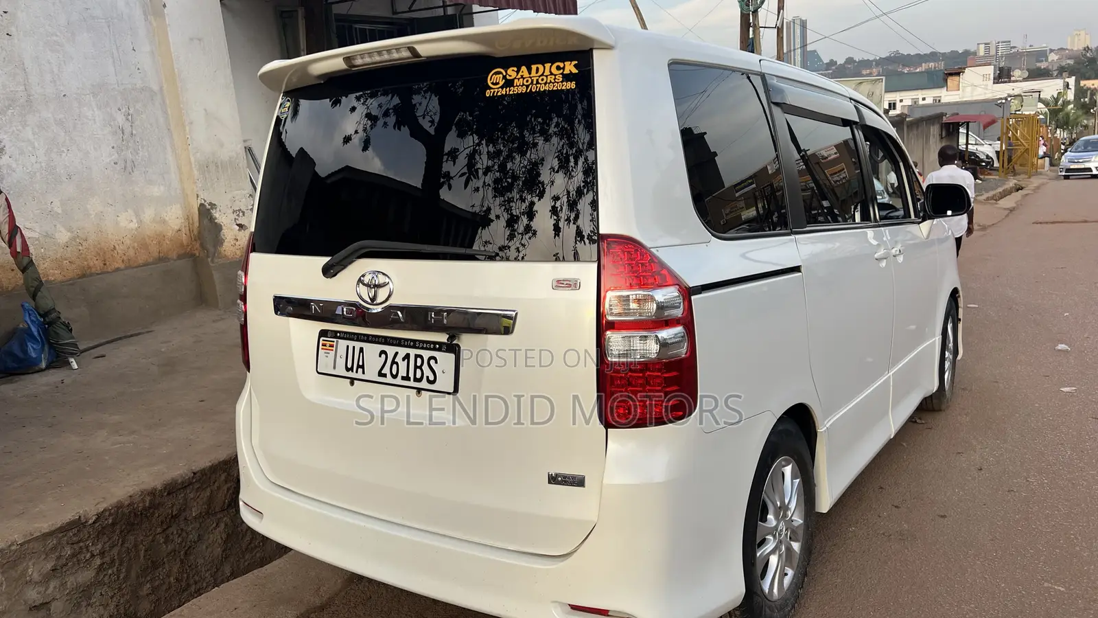 Toyota Noah 2010 White