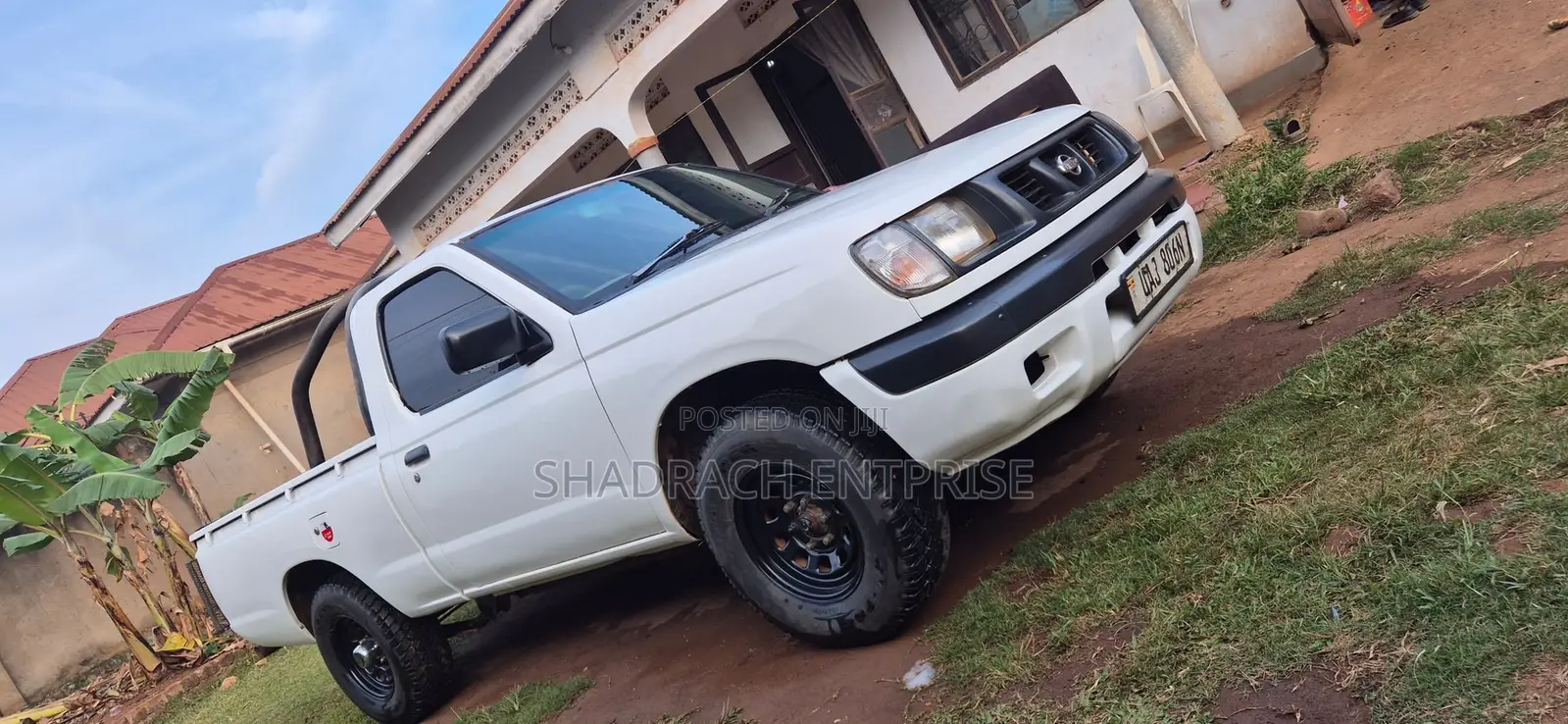 Nissan Pick-Up 2001 White