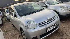 Toyota Sienta 2008 Silver