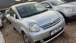 Toyota Sienta 2008 Silver