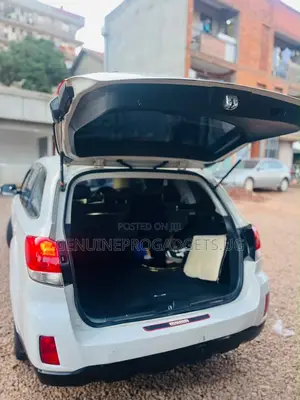 Subaru Outback 2010 White