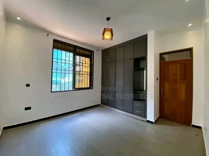 5bdrm Duplex in Muyenga, Central Division for rent