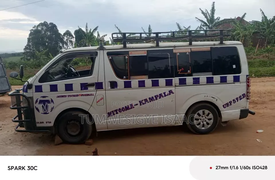 Toyota HiAce 2013 White