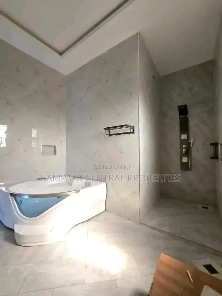 5bdrm Duplex in Bunga, Central Division for rent