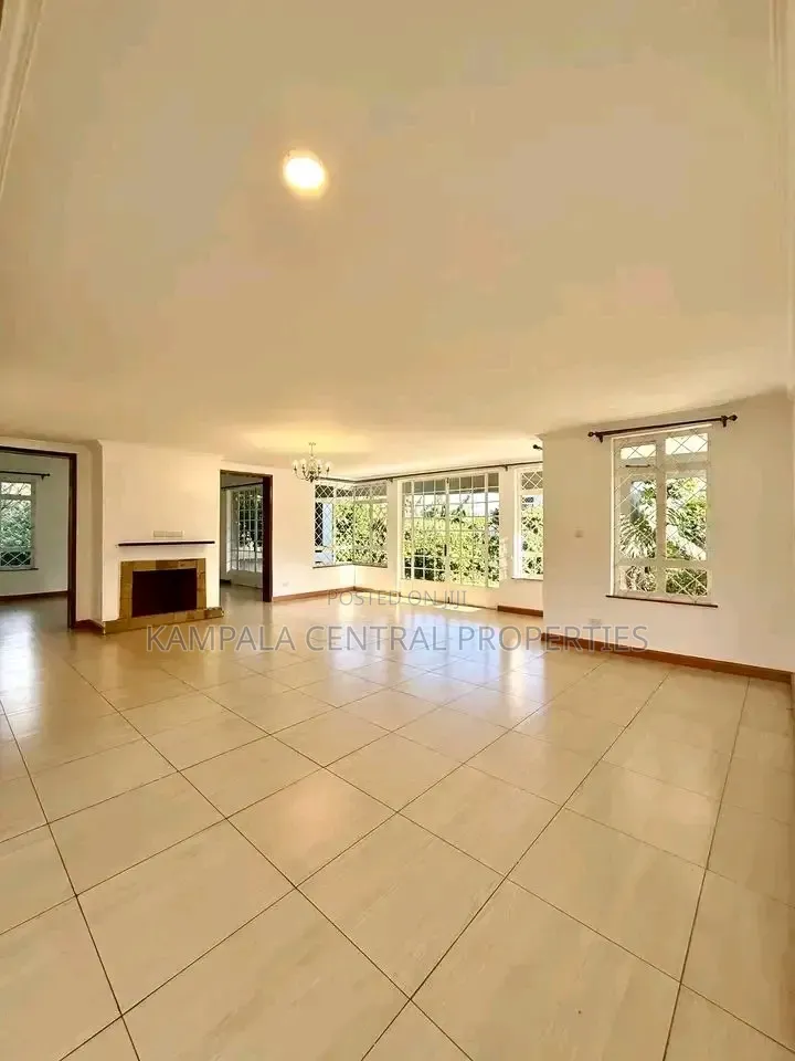 5bdrm Duplex in Bunga, Central Division for rent