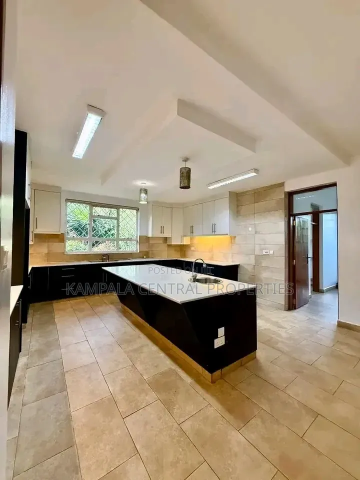 5bdrm Duplex in Bunga, Central Division for rent
