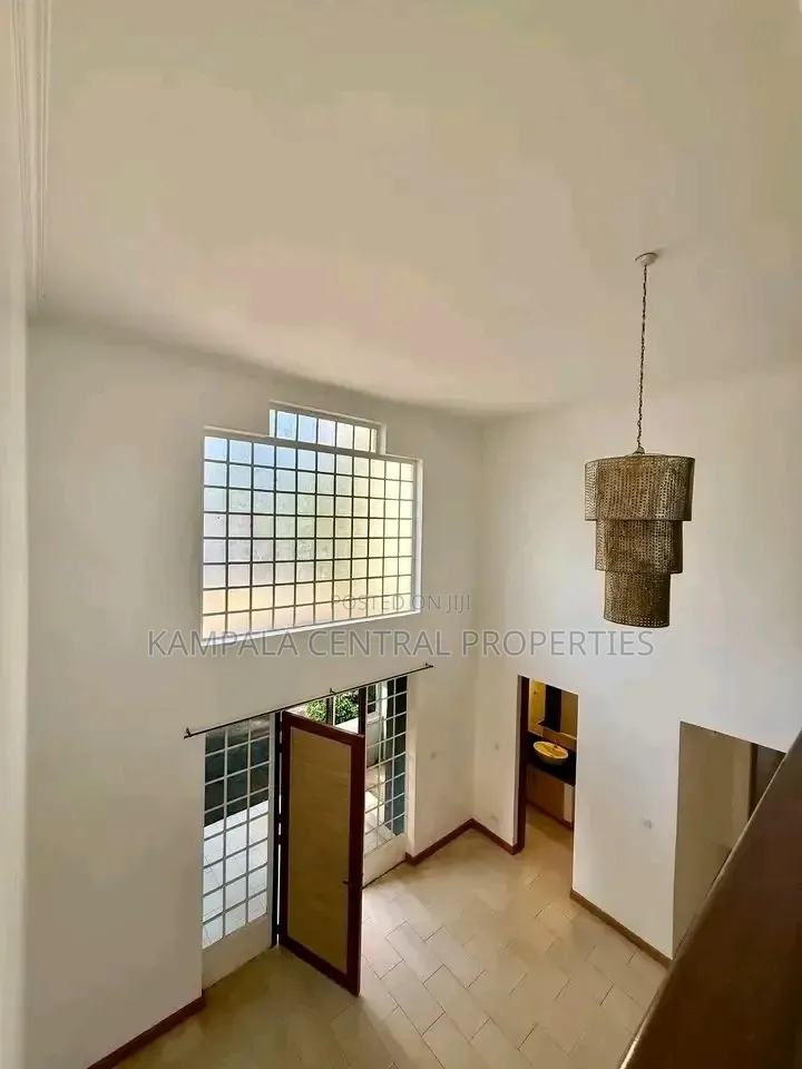 5bdrm Duplex in Bunga, Central Division for rent