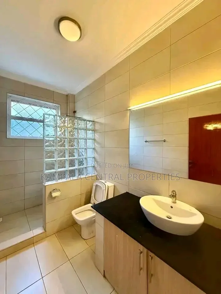 5bdrm Duplex in Bunga, Central Division for rent