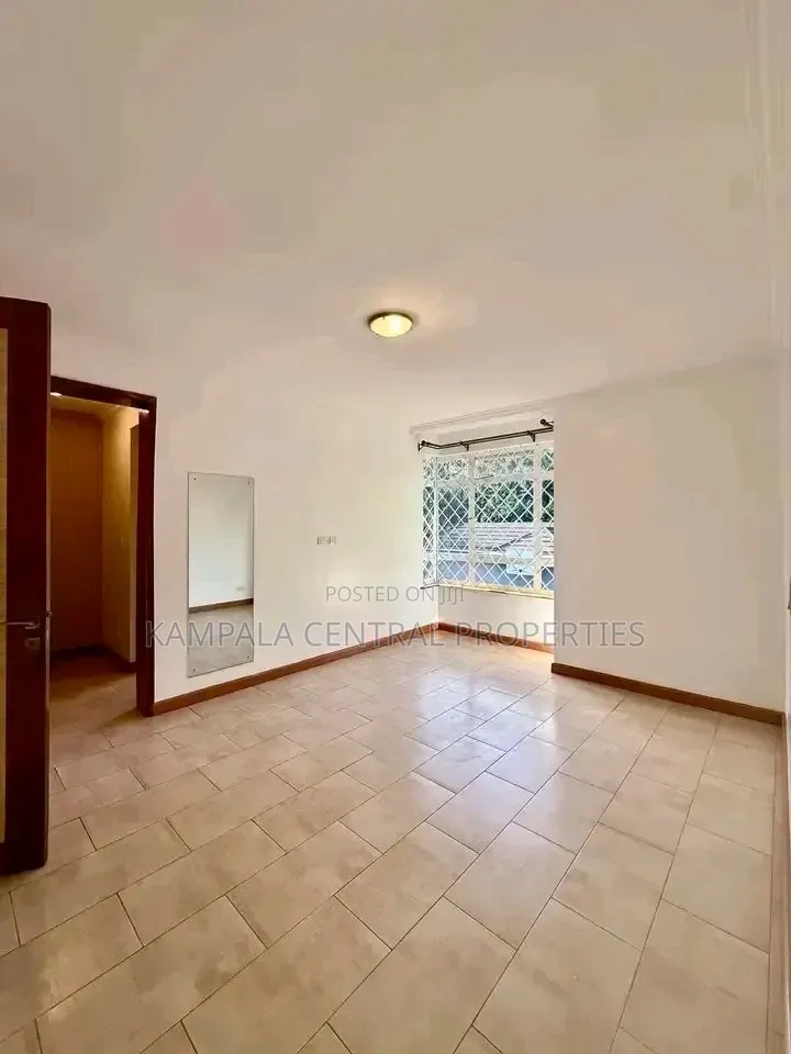 5bdrm Duplex in Bunga, Central Division for rent
