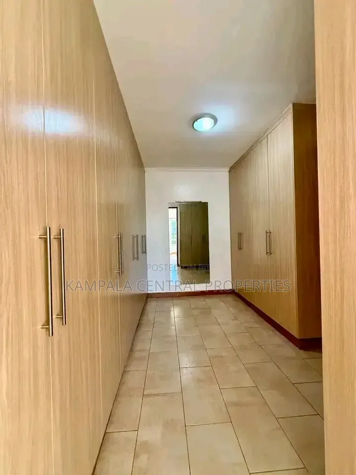 5bdrm Duplex in Bunga, Central Division for rent