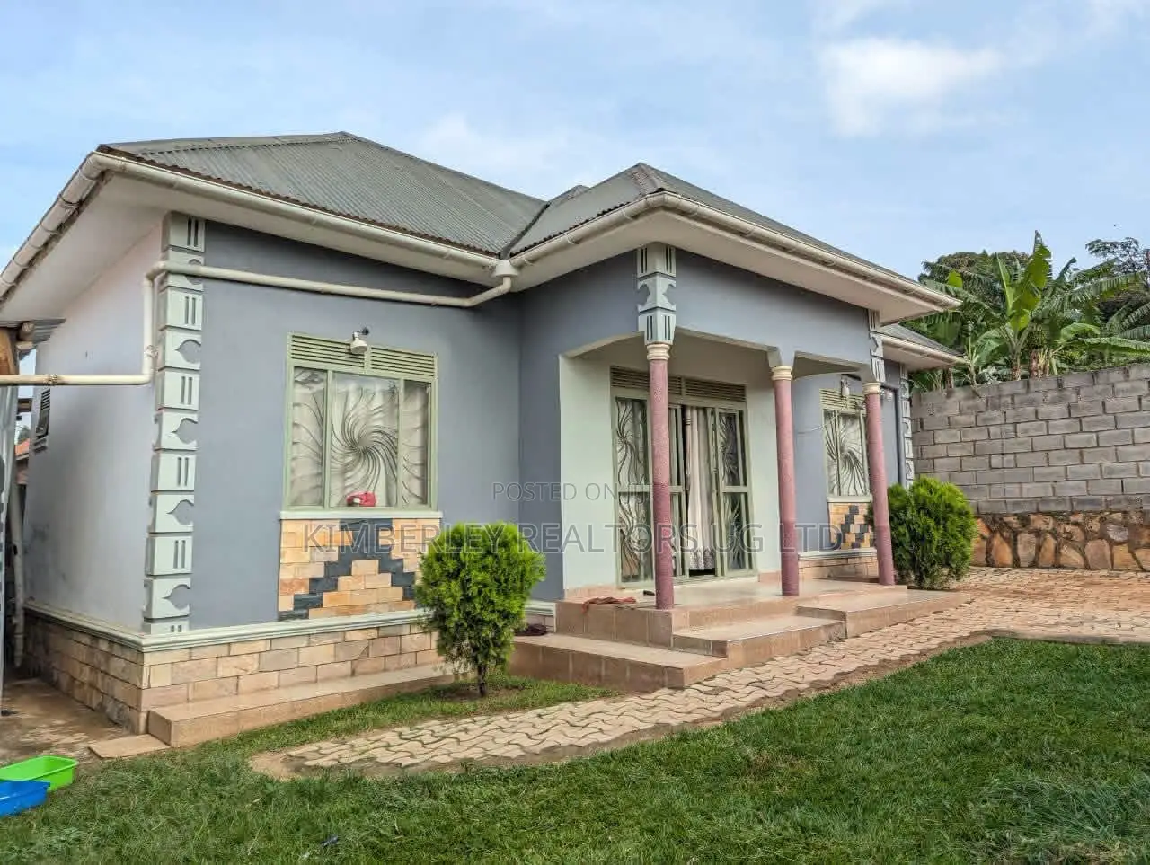 3bdrm House in Division A for sale