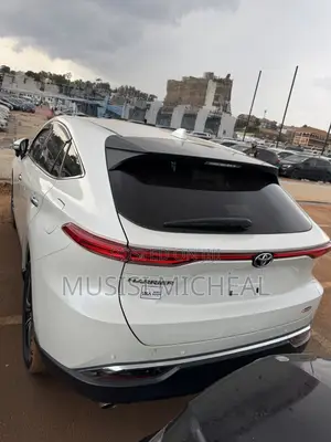 Toyota Harrier 2.0 2020