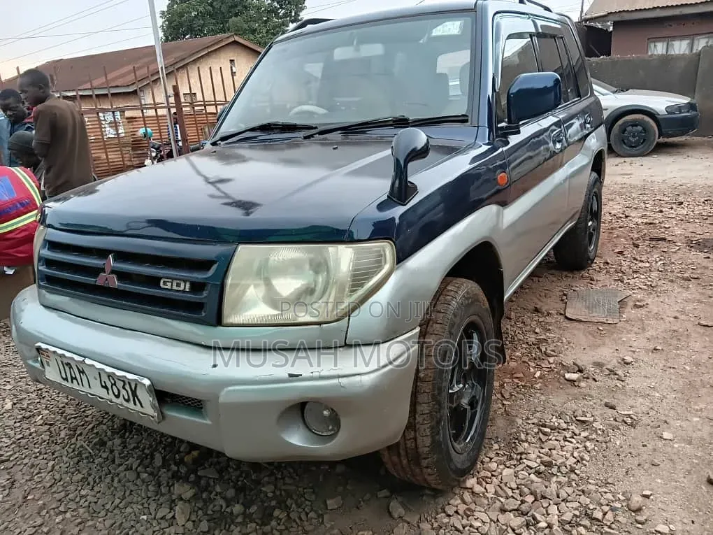 Mitsubishi Pajero IO 2004 Blue
