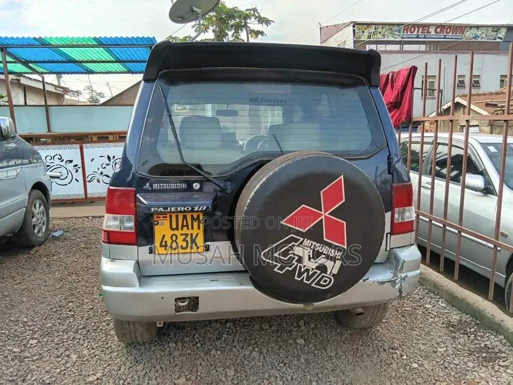 Mitsubishi Pajero IO 2004 Blue
