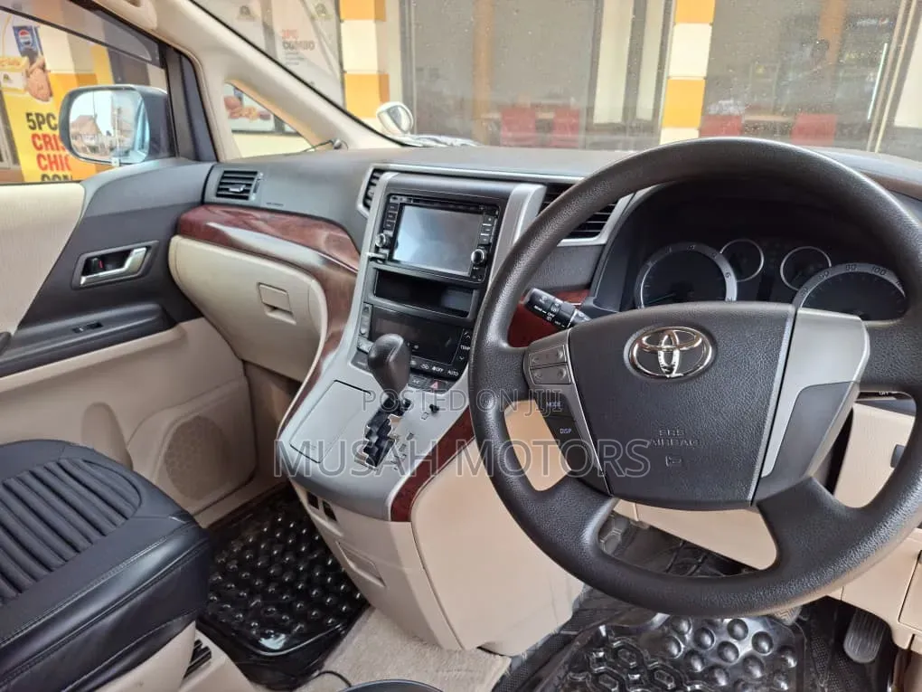 Toyota Alphard 2.4 Petrol FWD 2014 White