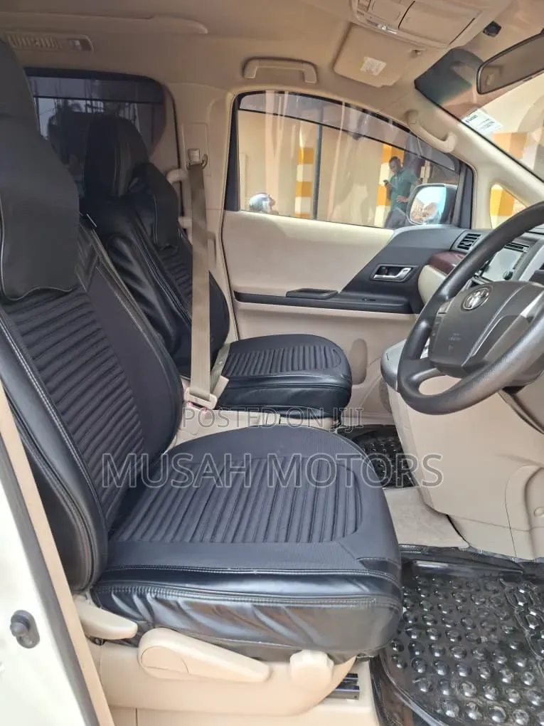 Toyota Alphard 2.4 Petrol FWD 2014 White