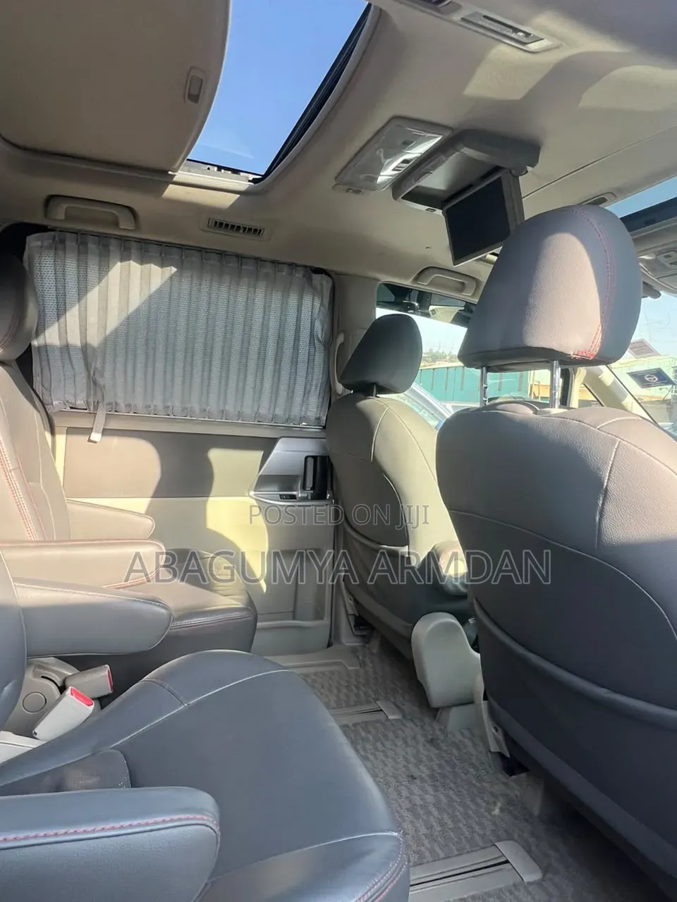 Toyota Noah 2.0 158hp AWD (7 Seater) 2012 Black