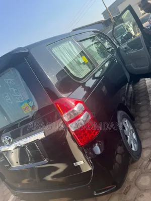 Toyota Noah 2.0 158hp AWD (7 Seater) 2012 Black
