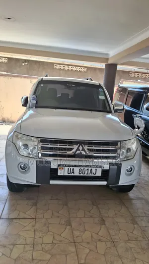 Mitsubishi Pajero 3.2 Di-Dc GLS 2011 White
