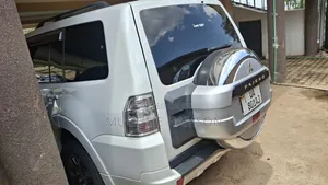 Mitsubishi Pajero 3.2 Di-Dc GLS 2011 White