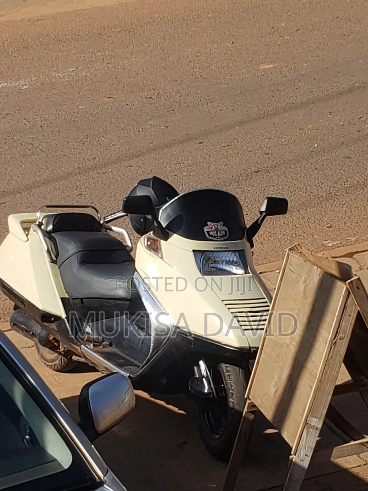 Honda Forza 2000 Beige