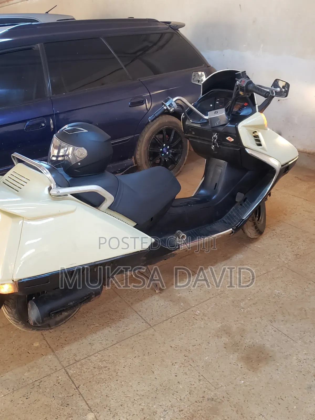 Honda Forza 2000 Beige