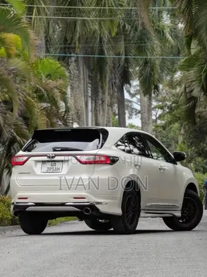 Toyota Harrier 2.0 2017 White