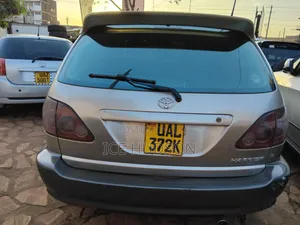 Toyota Harrier 2000 Silver