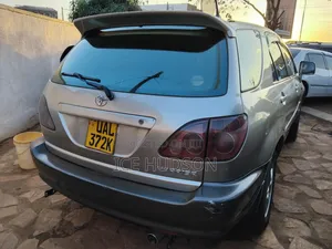 Toyota Harrier 2000 Silver