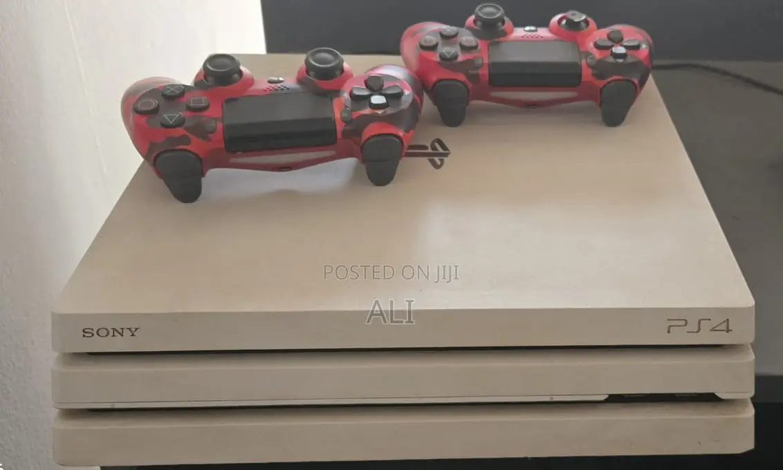 Play Station 4 (Used)