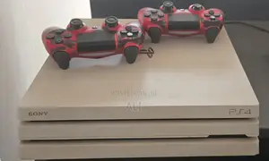 Play Station 4 (Used)