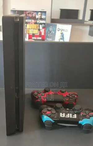 Play Station 4 (Used)