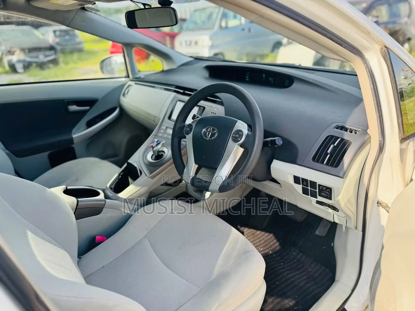 Toyota Prius Plug-In Hybrid Advanced 2012 White
