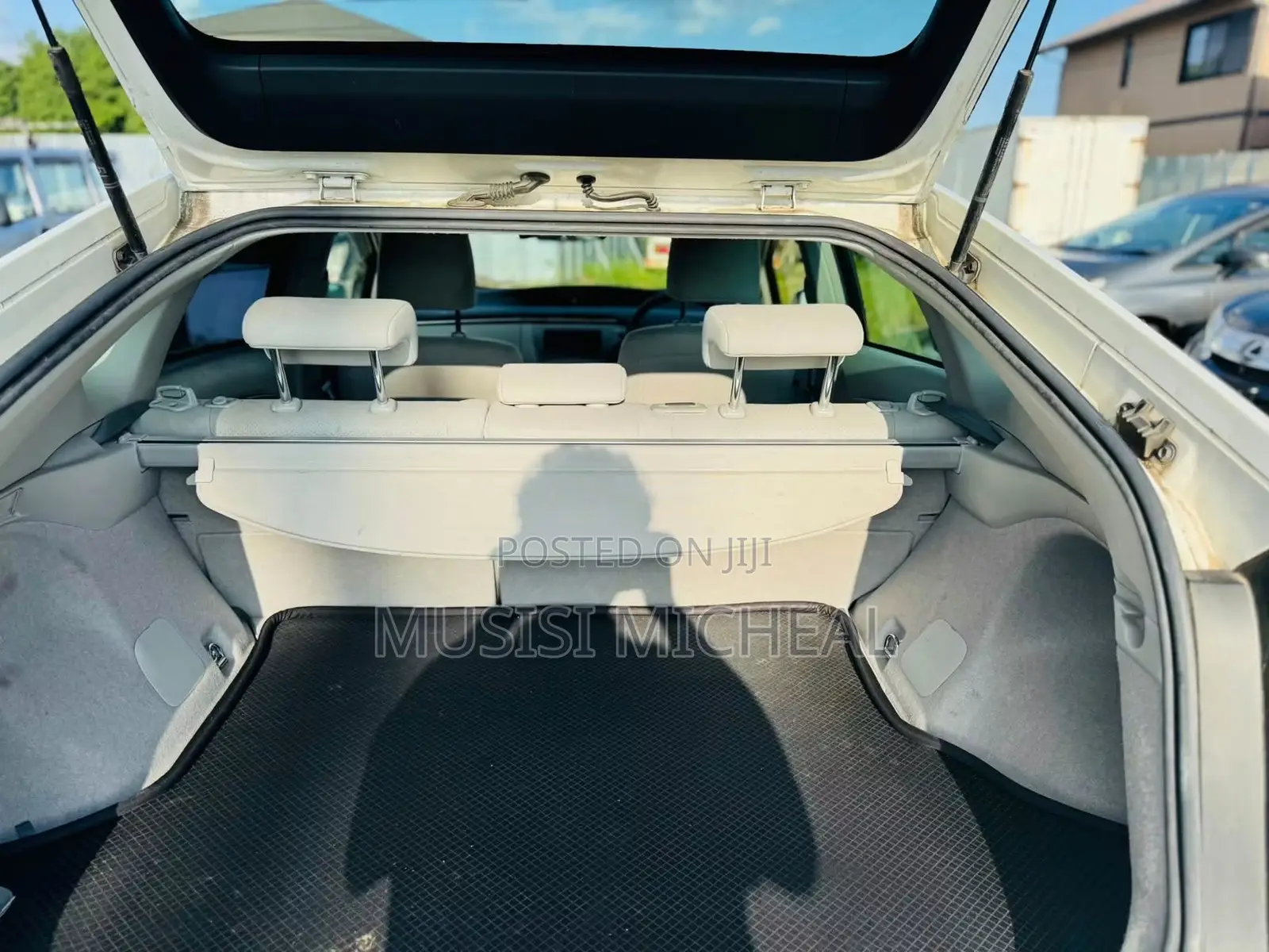 Toyota Prius Plug-In Hybrid Advanced 2012 White