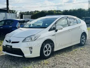 Toyota Prius Plug-In Hybrid Advanced 2012 White