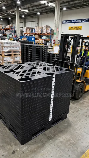 Heavy Duty Plastic Pallets 100cm by 90cm