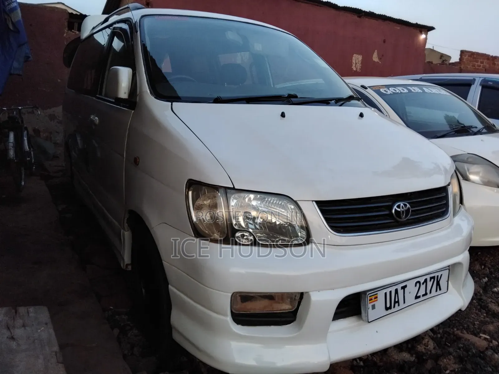 Toyota LiteAce Noah 2000 White